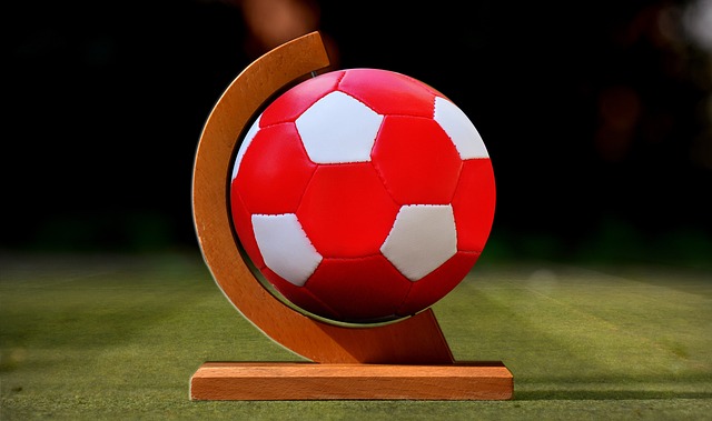 DAZN主机穿着皮靴昏迷，并在尤文图斯vs Inter上透明上衣，粉丝们狂欢“新的Diletta Leotta”.